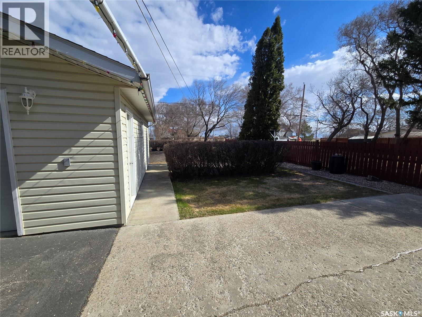 706 Main Street, Kipling, SK - Outdoor