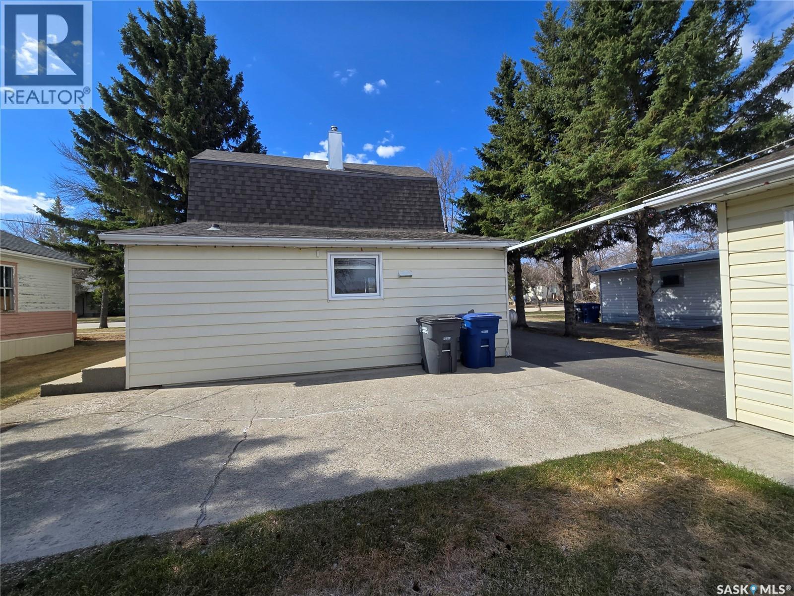 706 Main Street, Kipling, SK - Outdoor