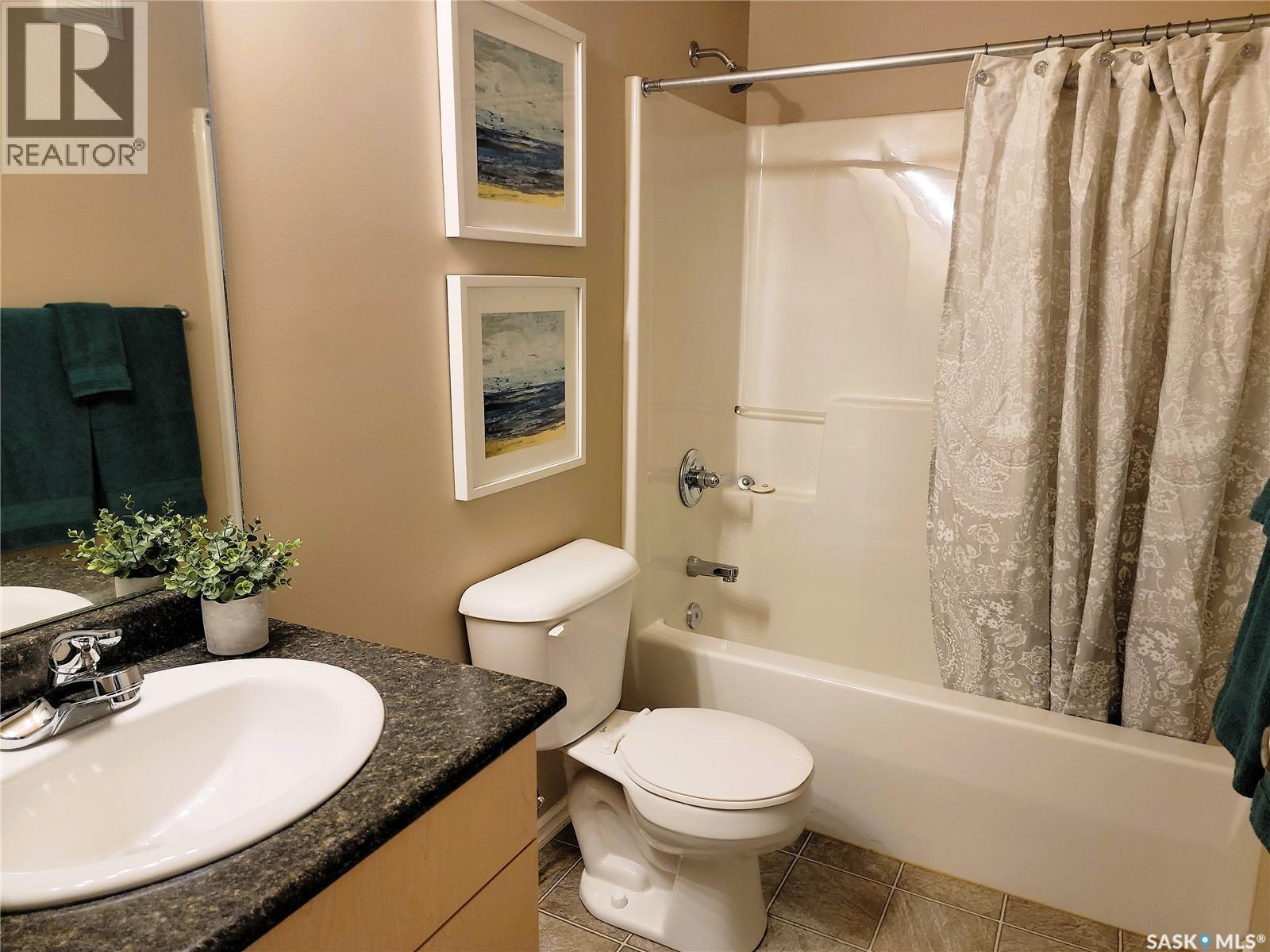 204 303 Lowe Road, Saskatoon, SK - Indoor Photo Showing Bathroom