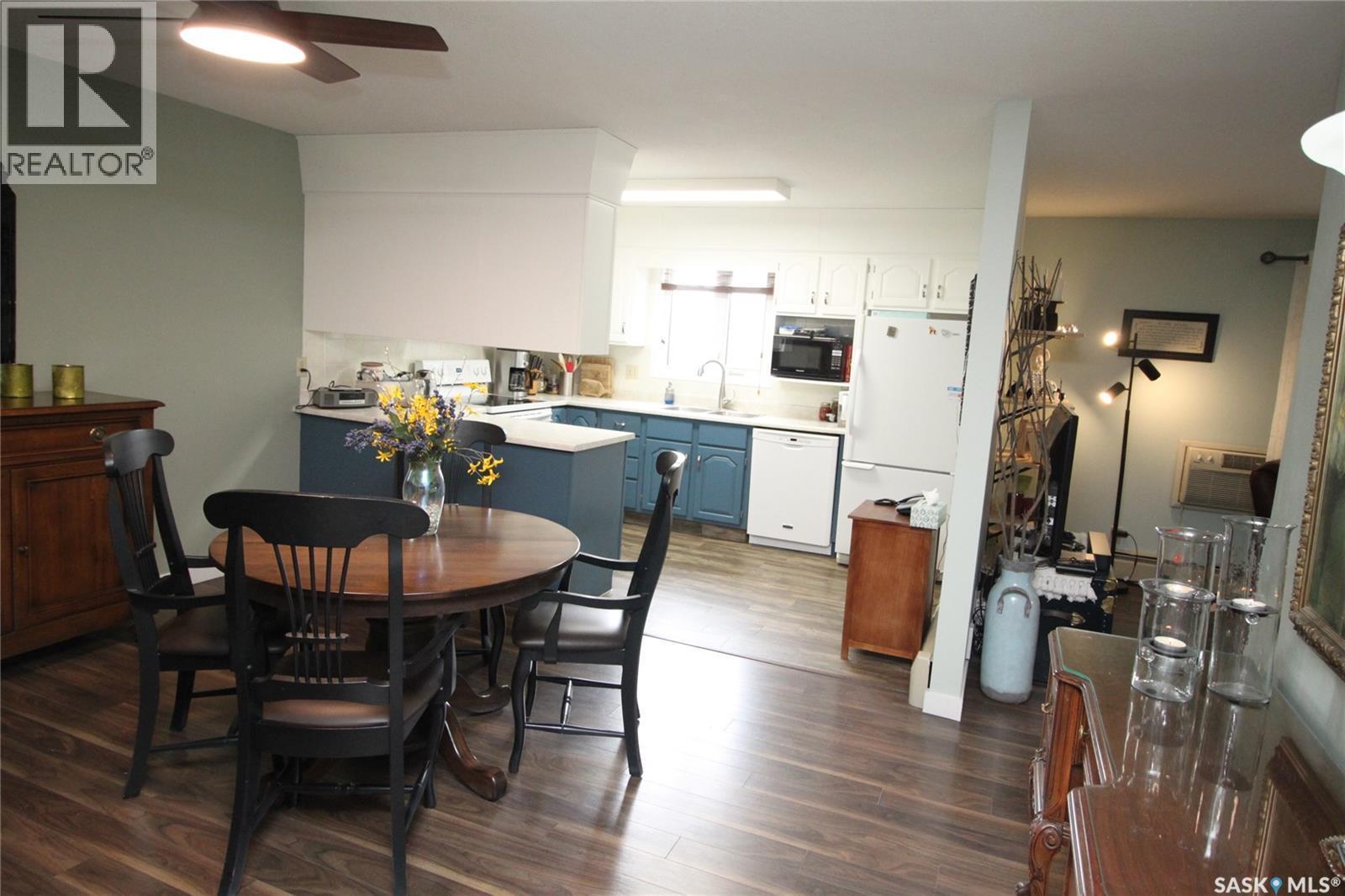 104 2013 Arlington Avenue, Saskatoon, SK - Indoor Photo Showing Dining Room