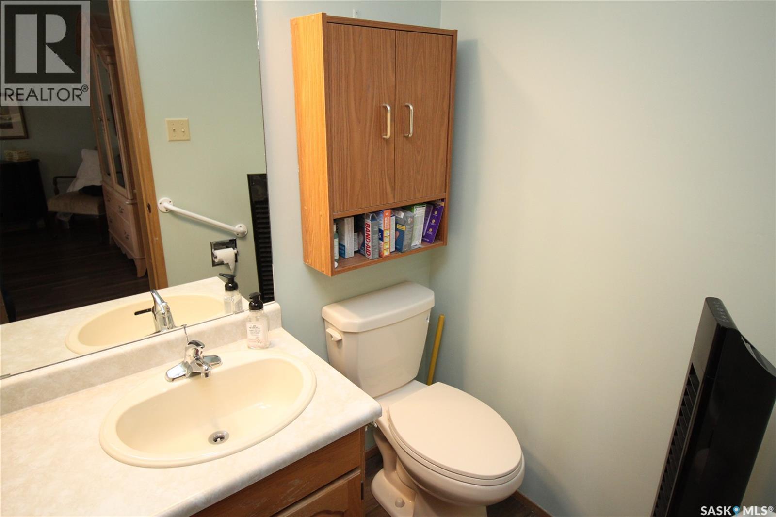 104 2013 Arlington Avenue, Saskatoon, SK - Indoor Photo Showing Bathroom
