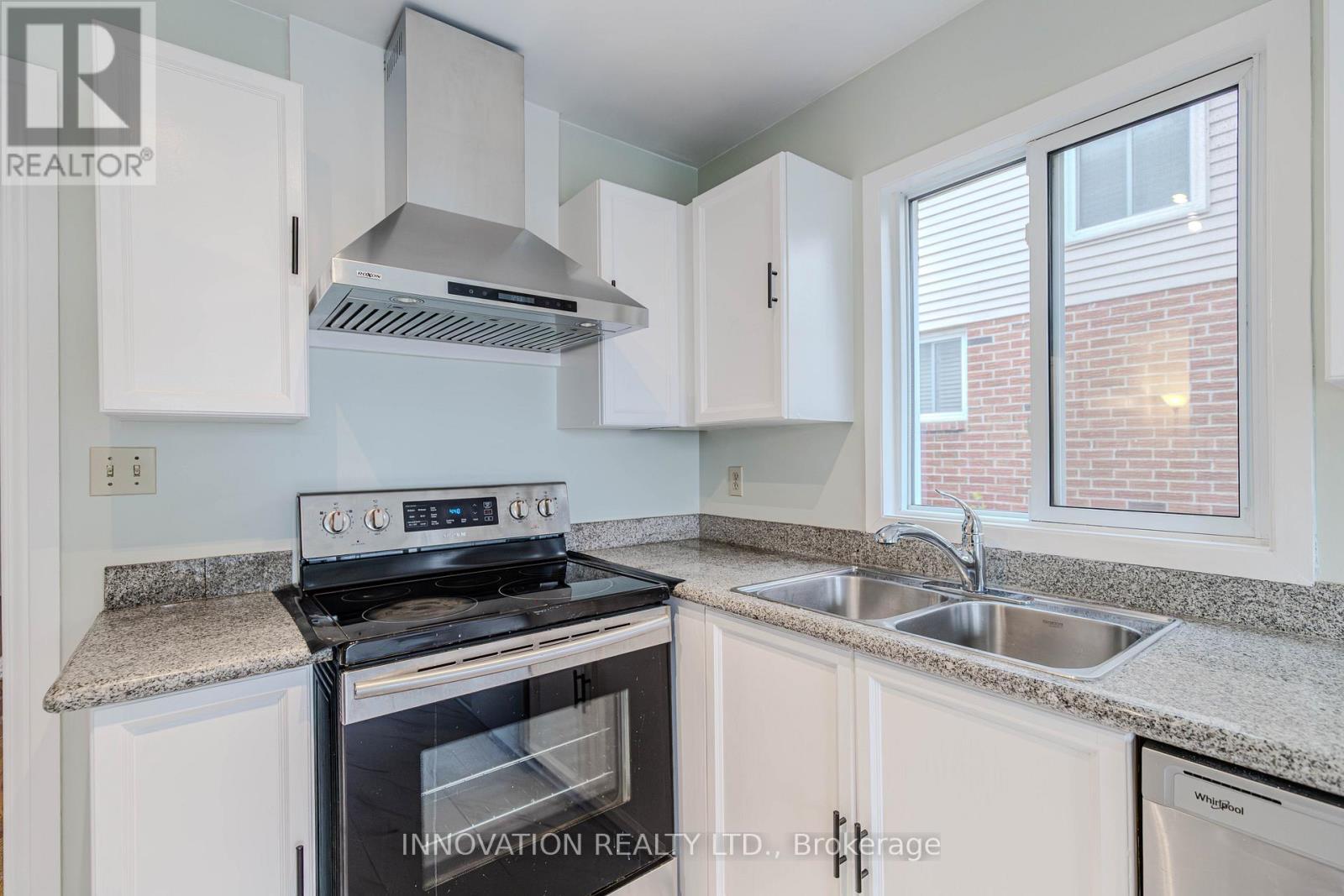 152 Mccurdy Drive E, Ottawa, ON - Indoor Photo Showing Kitchen With Double Sink