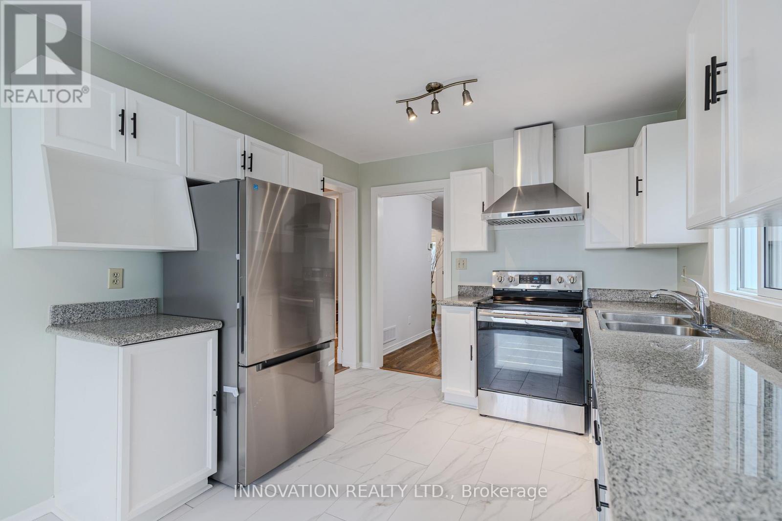 152 Mccurdy Drive E, Ottawa, ON - Indoor Photo Showing Kitchen With Double Sink