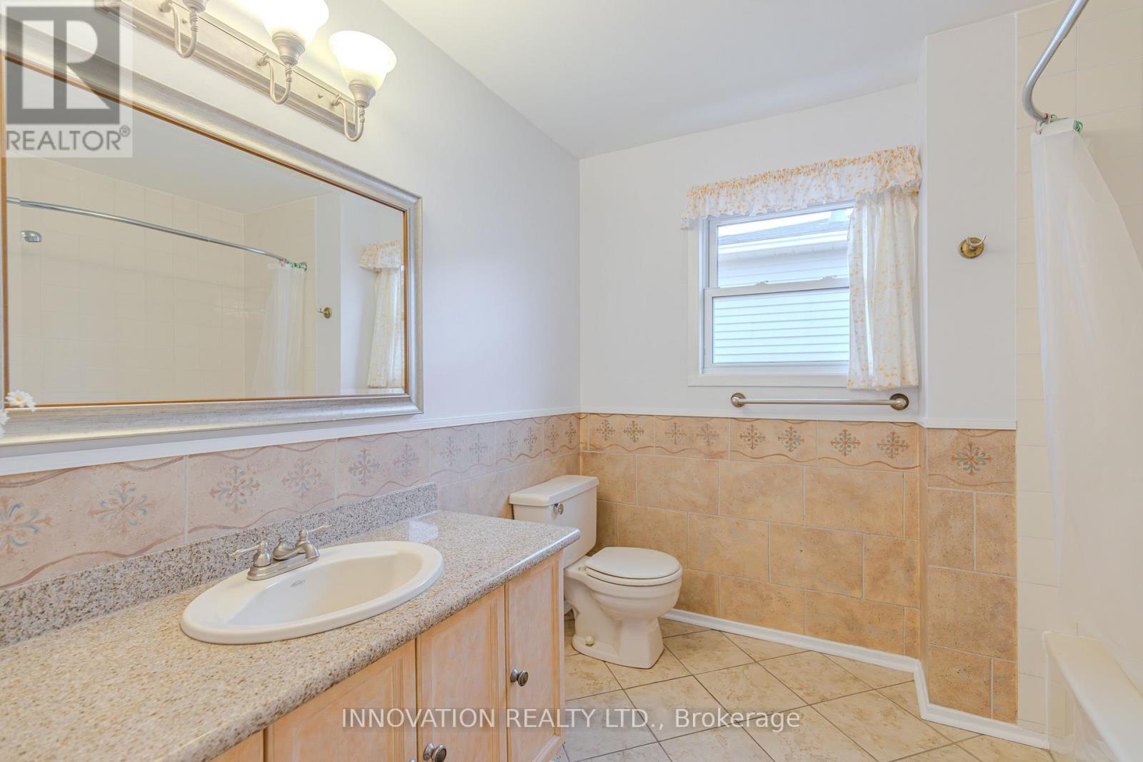 152 Mccurdy Drive E, Ottawa, ON - Indoor Photo Showing Bathroom