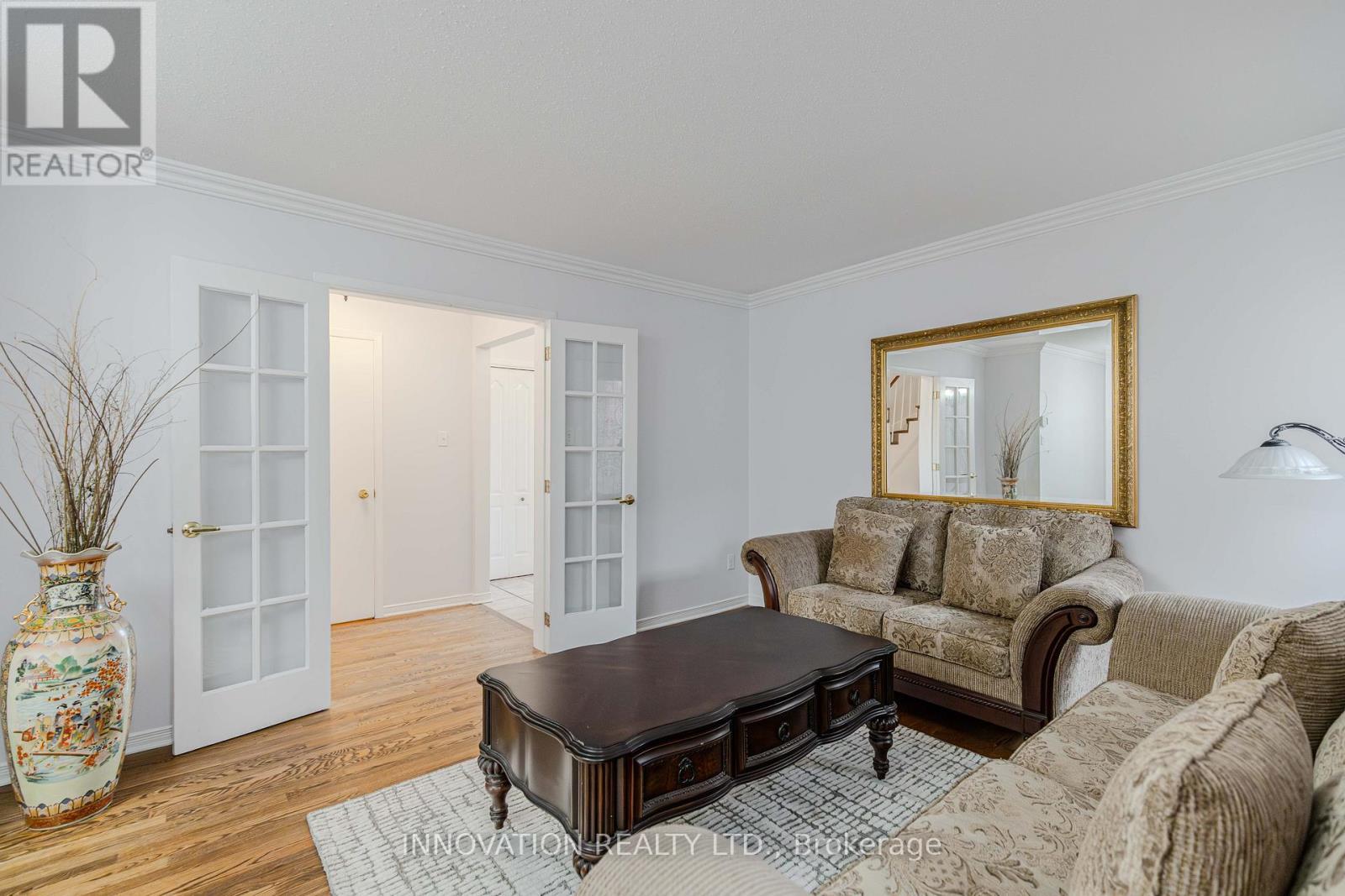 152 Mccurdy Drive E, Ottawa, ON - Indoor Photo Showing Living Room