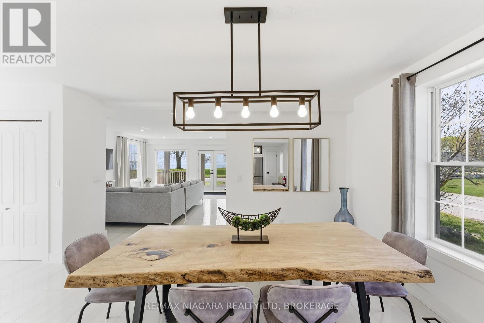 616 Lakeshore Road, Fort Erie (Lakeshore), ON - Indoor Photo Showing Dining Room