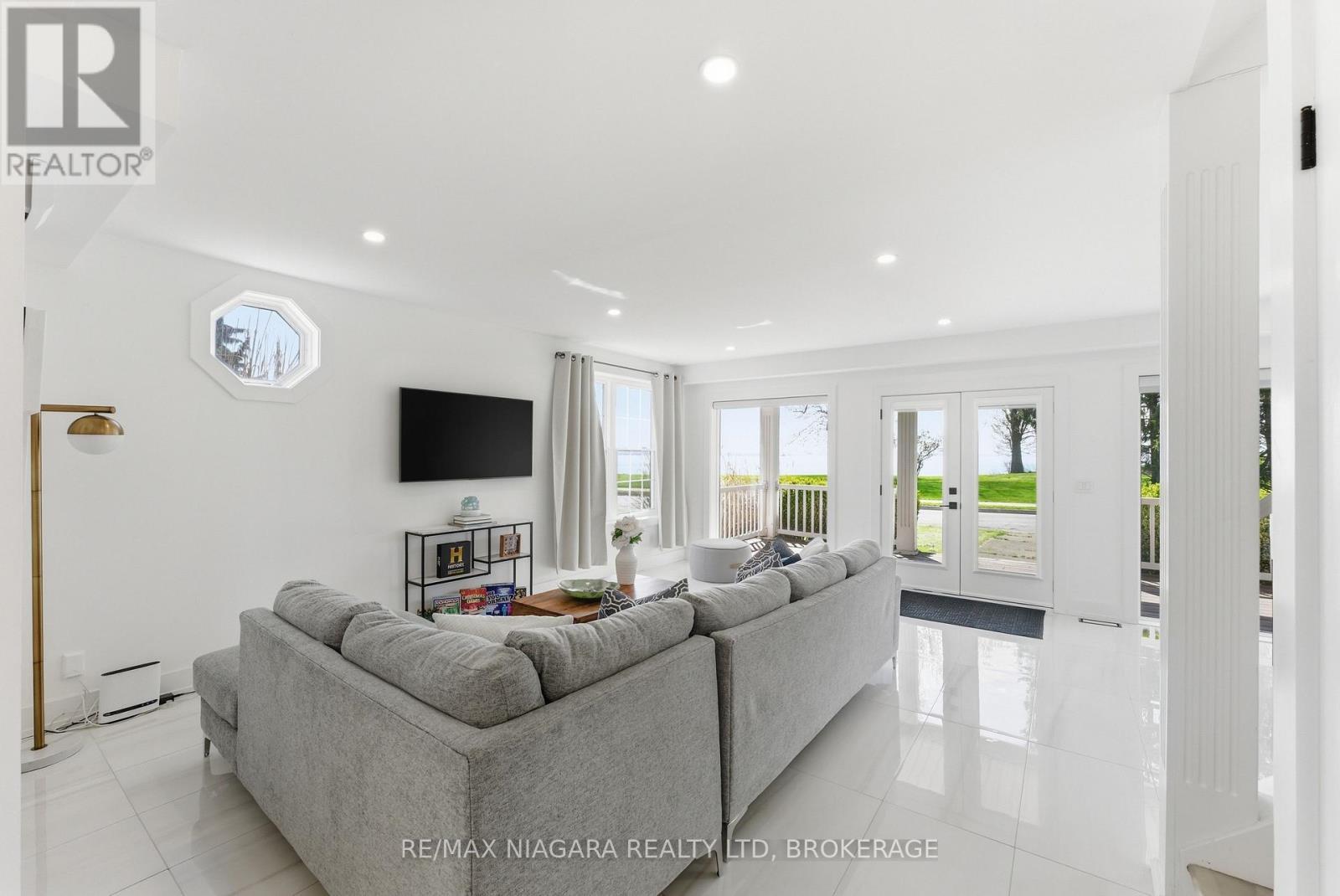 616 Lakeshore Road, Fort Erie (Lakeshore), ON - Indoor Photo Showing Other Room