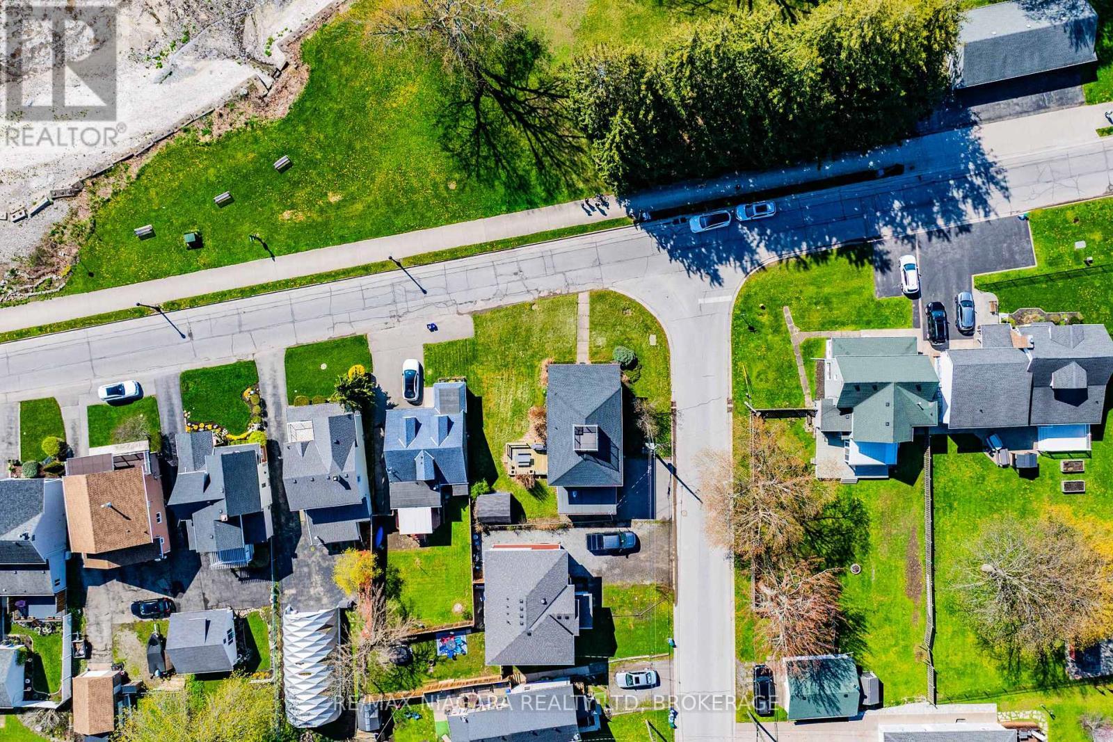 616 Lakeshore Road, Fort Erie (Lakeshore), ON - Outdoor With View