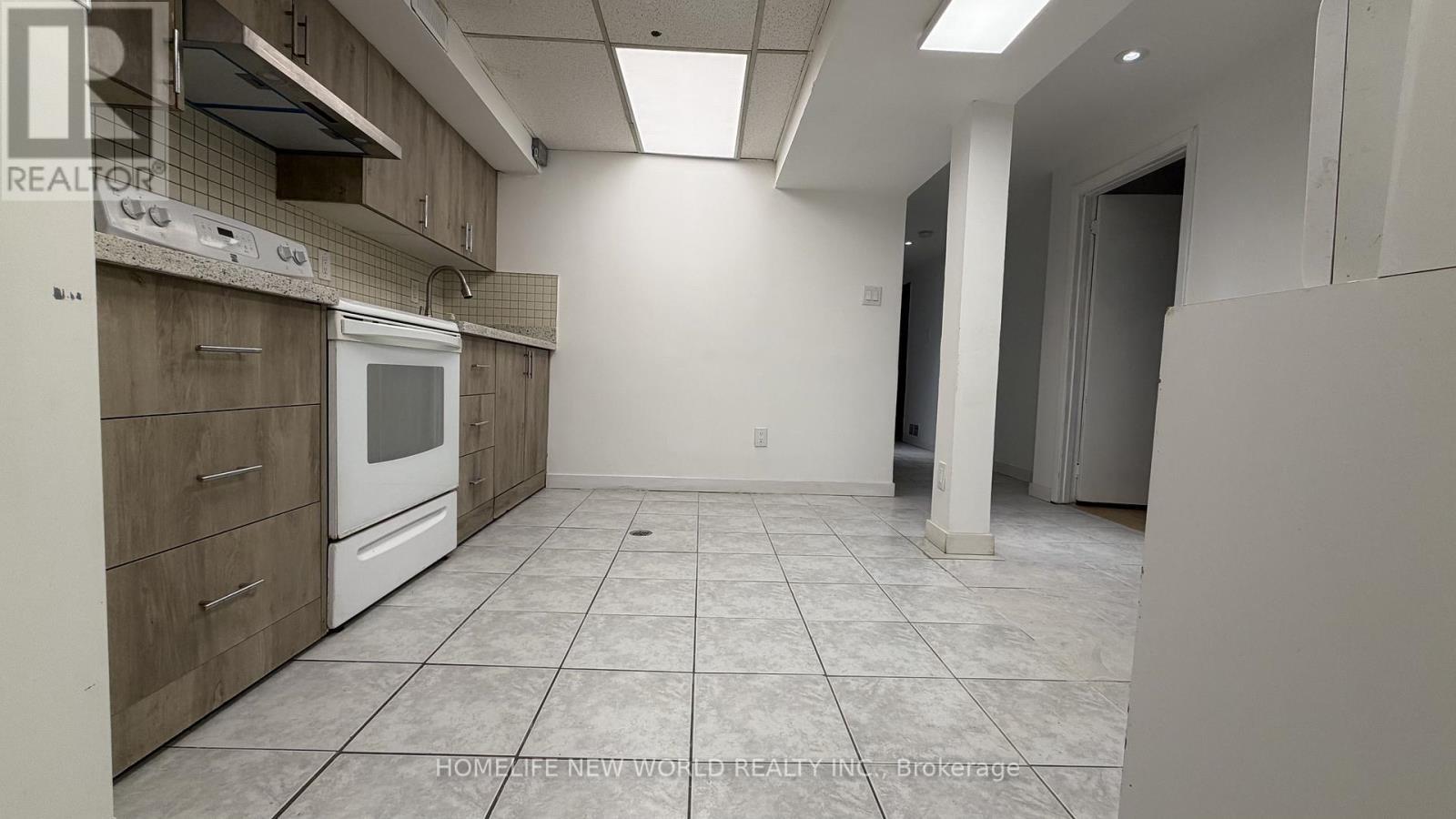 Lower Level - 135 Pineway Boulevard, Toronto, ON - Indoor Photo Showing Kitchen