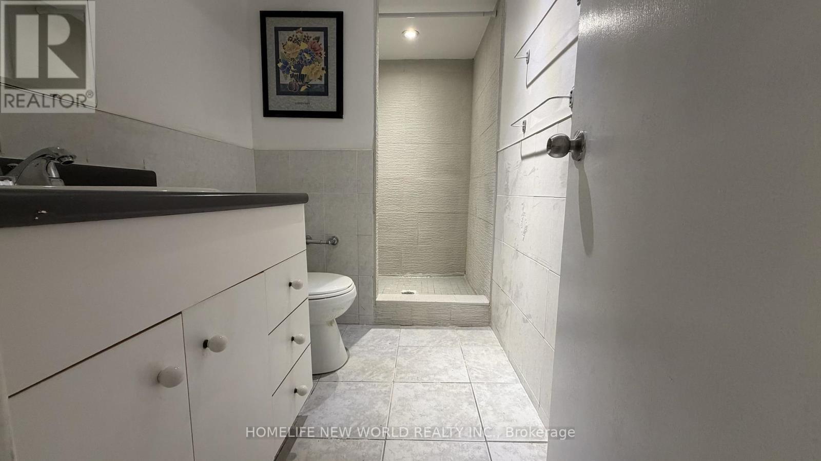 Lower Level - 135 Pineway Boulevard, Toronto, ON - Indoor Photo Showing Bathroom