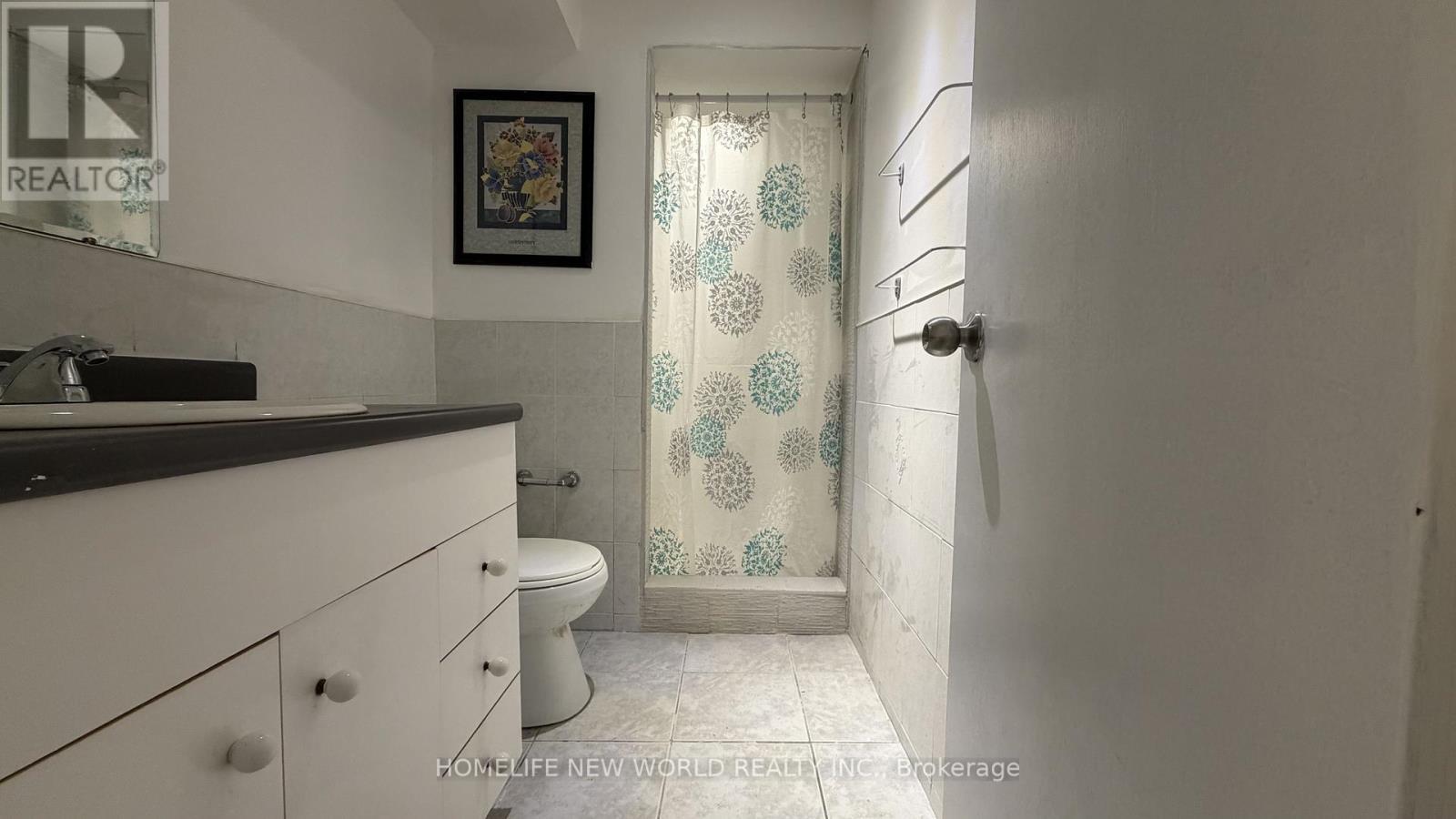 Lower Level - 135 Pineway Boulevard, Toronto, ON - Indoor Photo Showing Bathroom