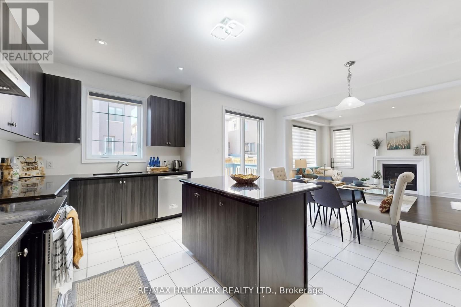 9 Lyle Way E, Brampton, ON - Indoor Photo Showing Kitchen