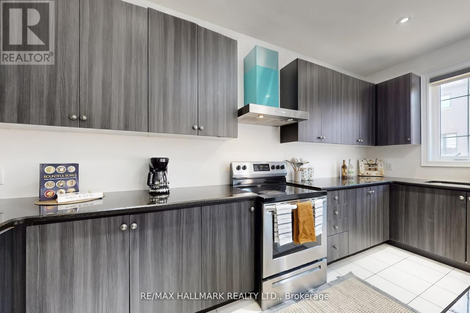 9 Lyle Way E, Brampton, ON - Indoor Photo Showing Kitchen