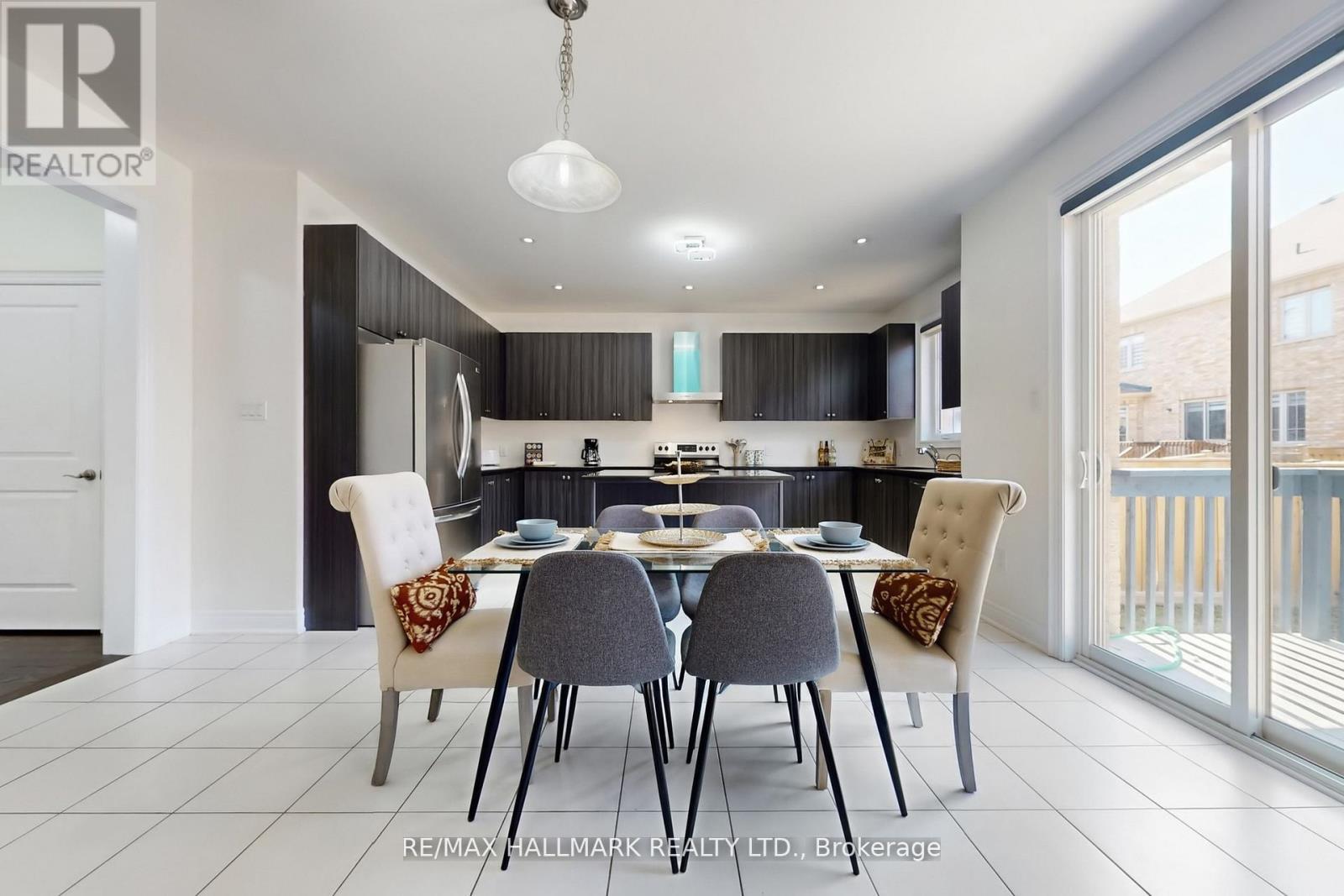 9 Lyle Way E, Brampton, ON - Indoor Photo Showing Dining Room