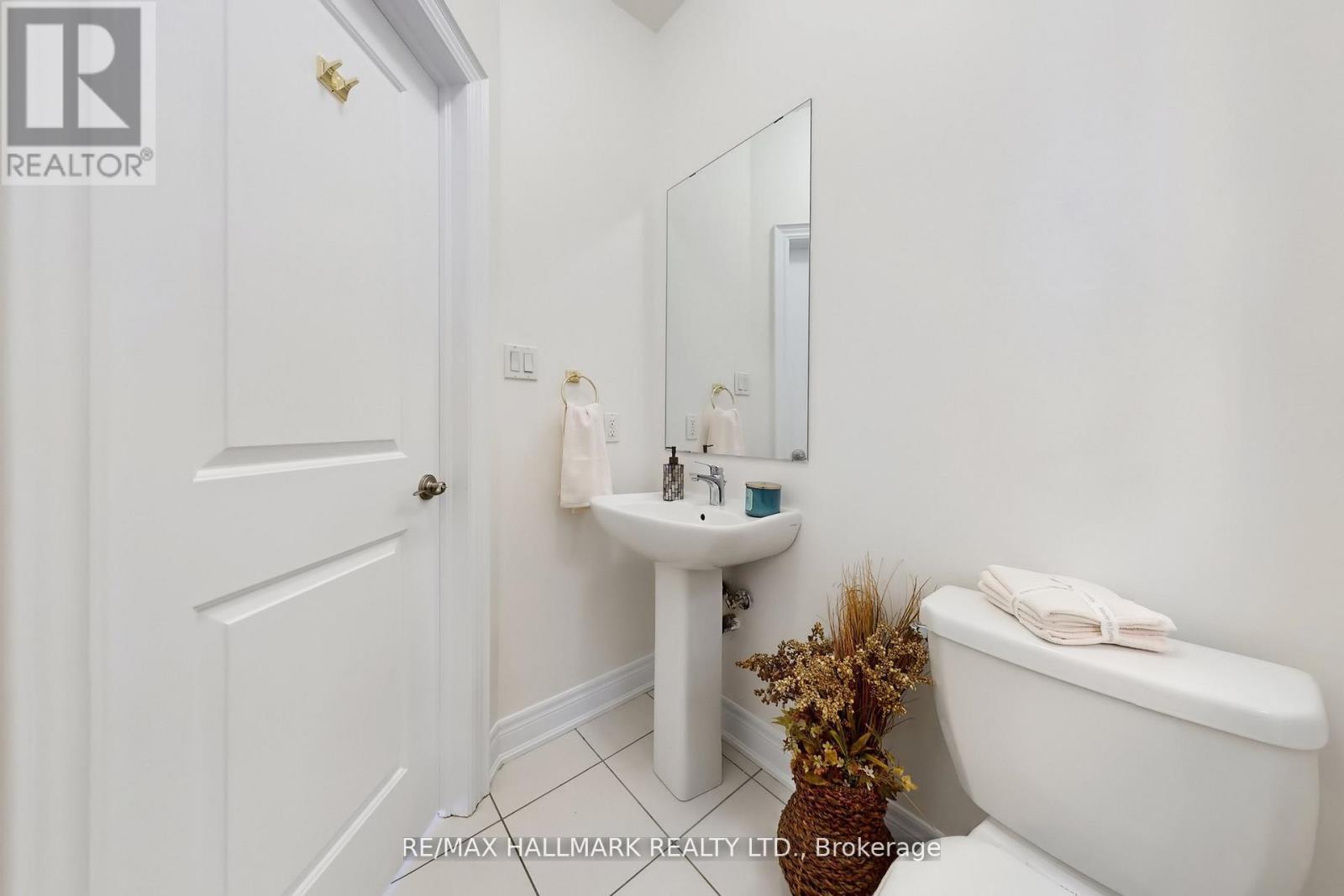 9 Lyle Way E, Brampton, ON - Indoor Photo Showing Bathroom