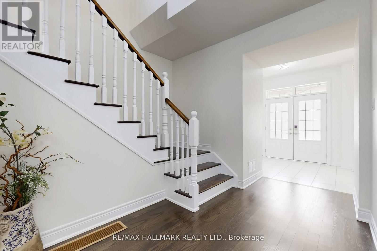 9 Lyle Way E, Brampton, ON - Indoor Photo Showing Other Room
