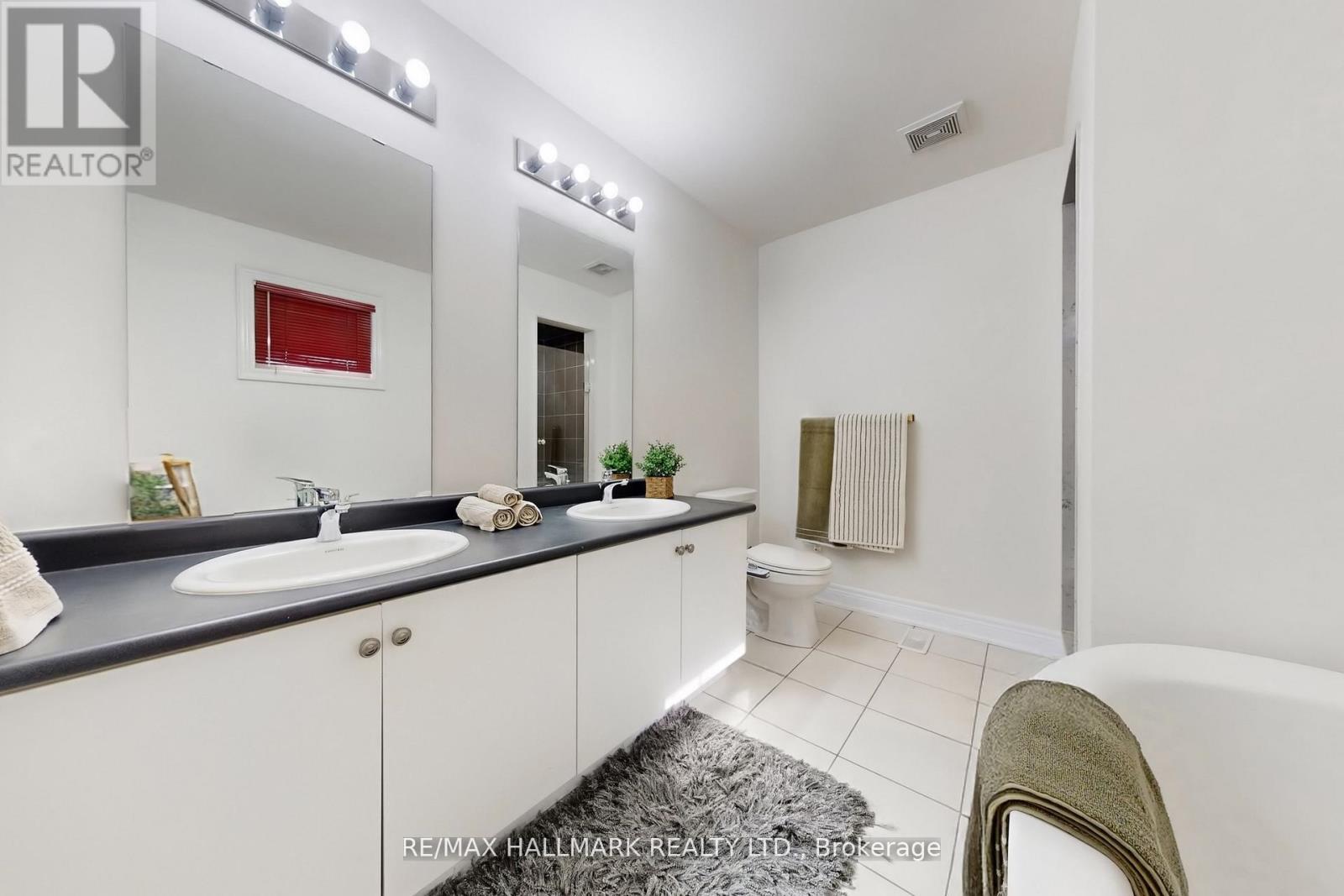 9 Lyle Way E, Brampton, ON - Indoor Photo Showing Bathroom