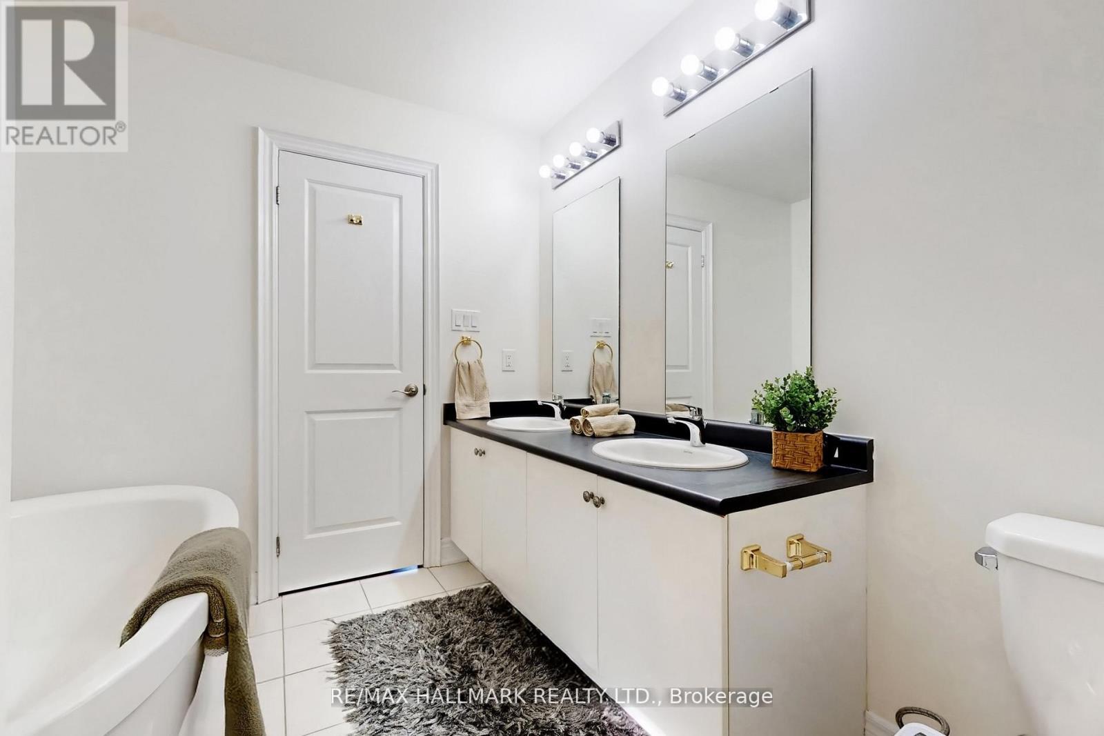 9 Lyle Way E, Brampton, ON - Indoor Photo Showing Bathroom