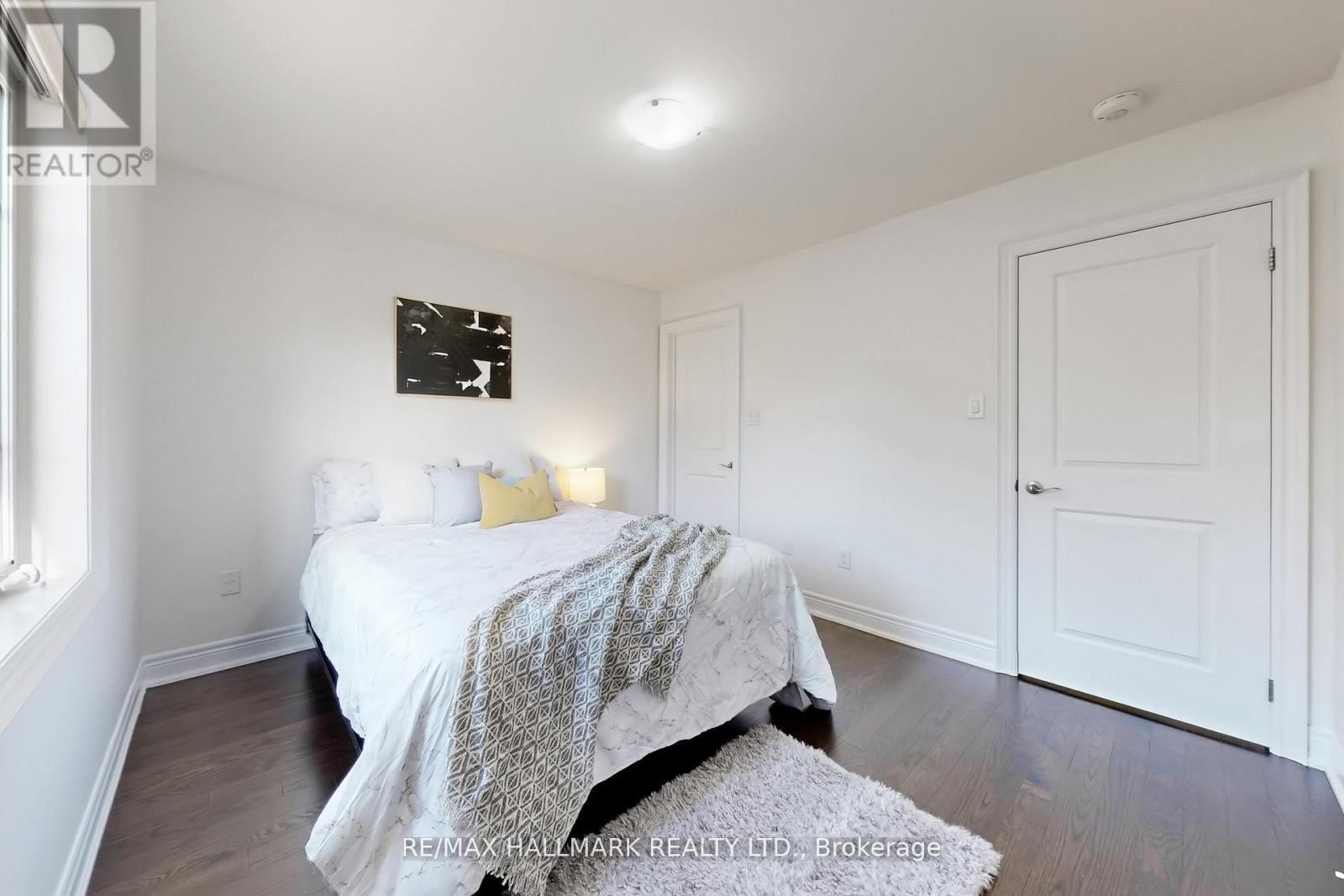 9 Lyle Way E, Brampton, ON - Indoor Photo Showing Bedroom