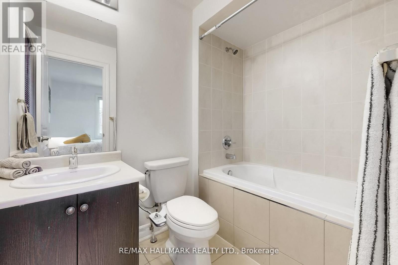9 Lyle Way E, Brampton, ON - Indoor Photo Showing Bathroom