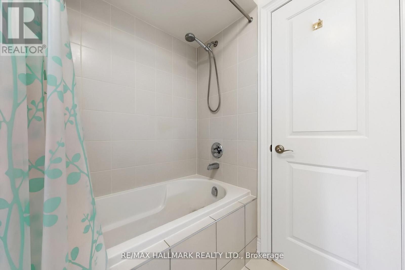 9 Lyle Way E, Brampton, ON - Indoor Photo Showing Bathroom