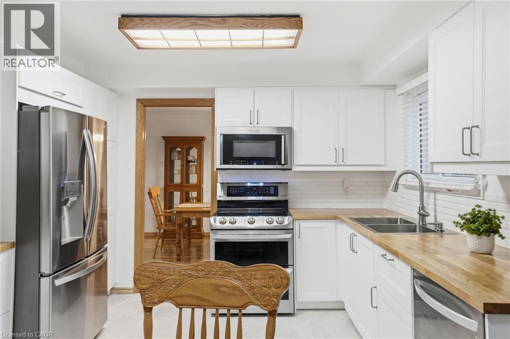 2127 Larabee Court, Burlington, ON - Indoor Photo Showing Kitchen With Double Sink