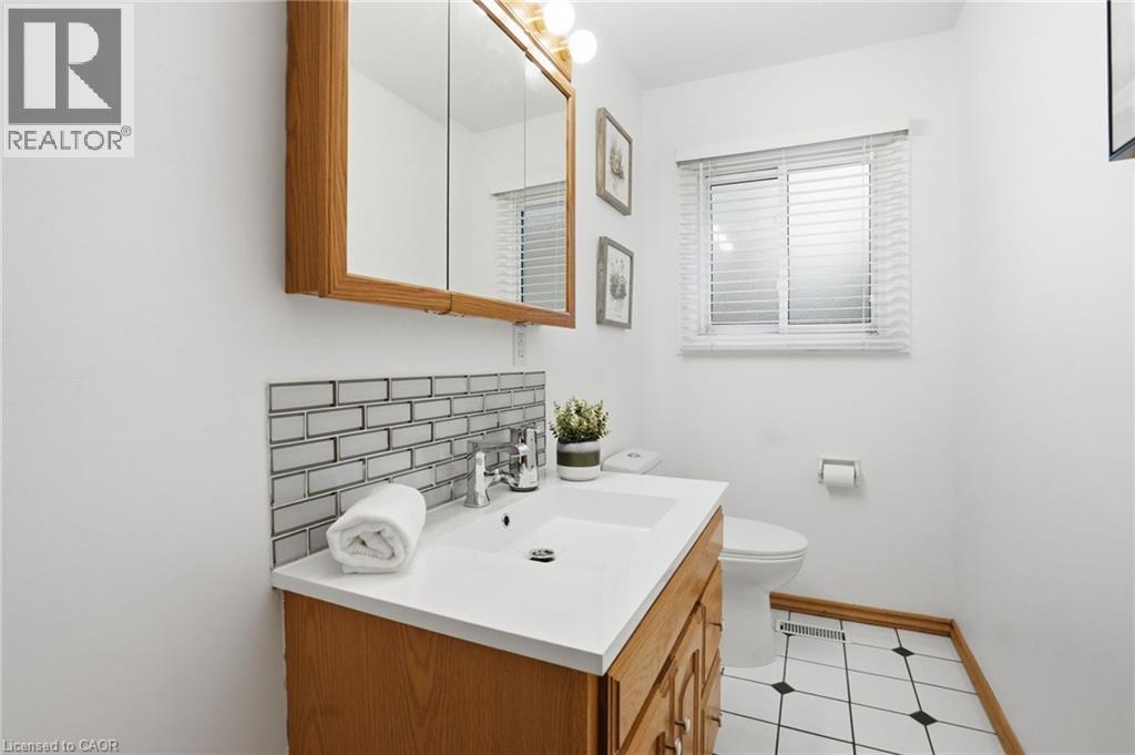 2127 Larabee Court, Burlington, ON - Indoor Photo Showing Bathroom