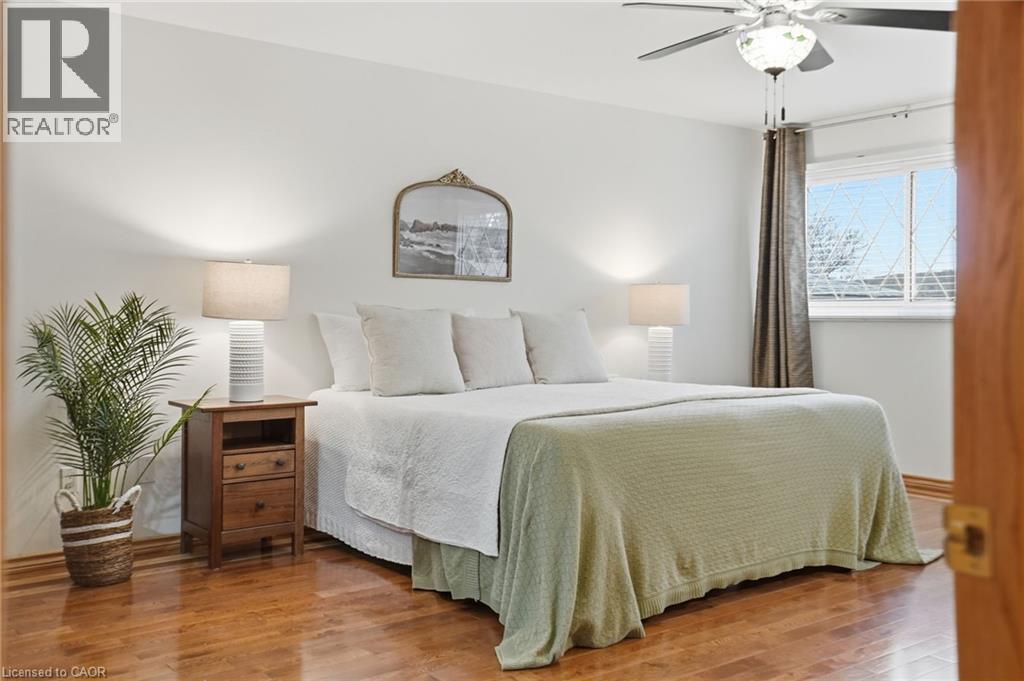 2127 Larabee Court, Burlington, ON - Indoor Photo Showing Bedroom