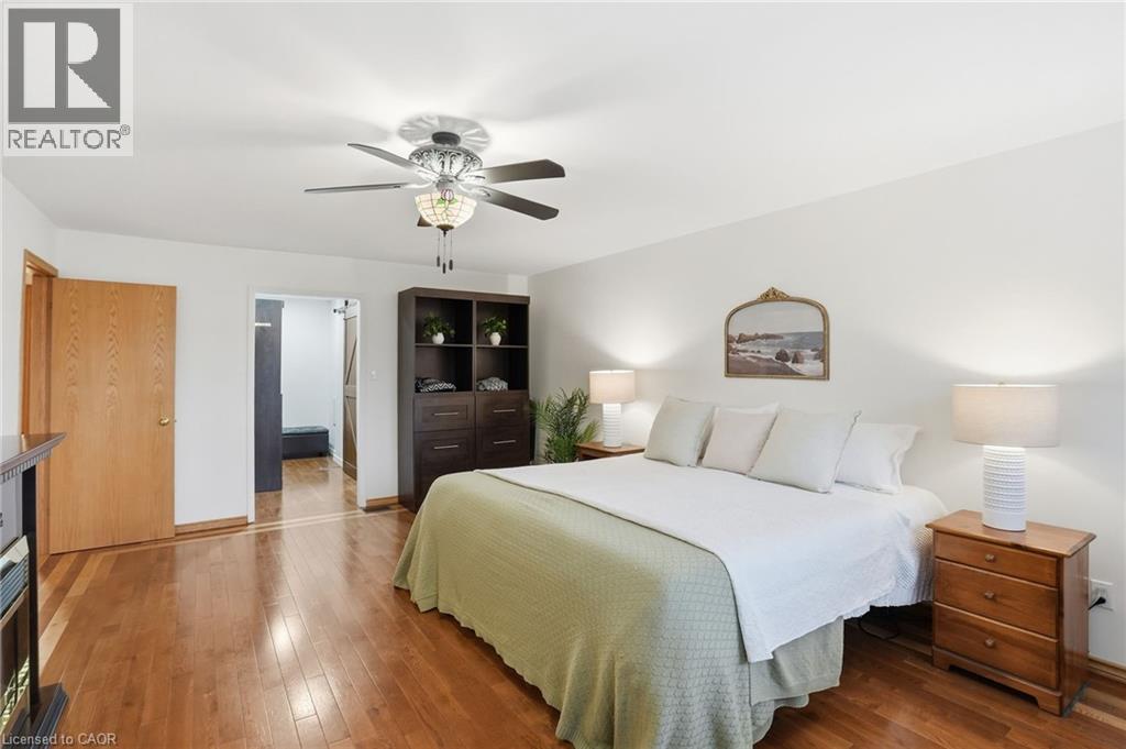 2127 Larabee Court, Burlington, ON - Indoor Photo Showing Bedroom