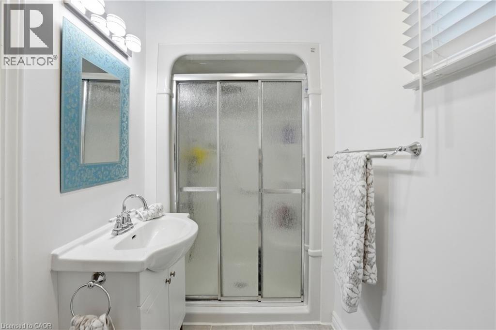 2127 Larabee Court, Burlington, ON - Indoor Photo Showing Bathroom