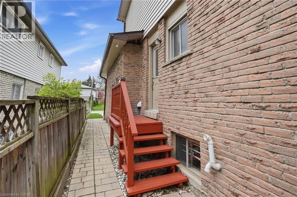 2127 Larabee Court, Burlington, ON - Outdoor With Exterior