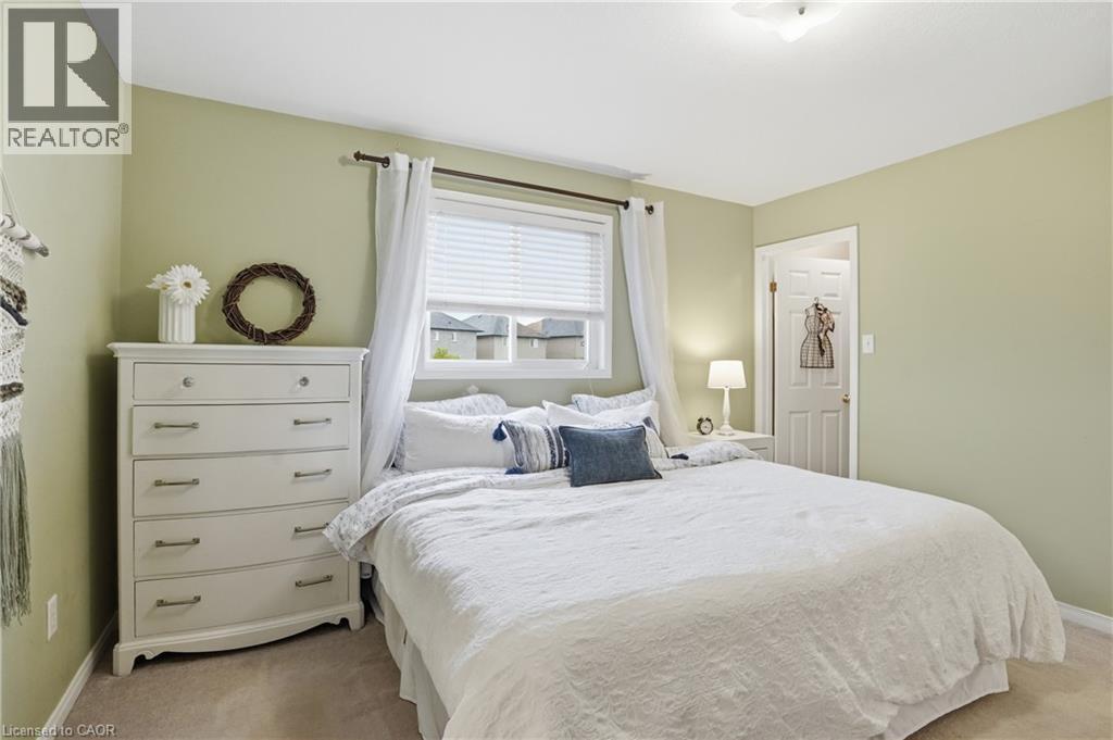 156 Provident Way, Hamilton, ON - Indoor Photo Showing Bedroom