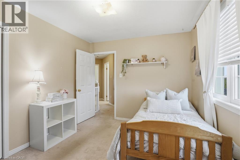 156 Provident Way, Hamilton, ON - Indoor Photo Showing Bedroom