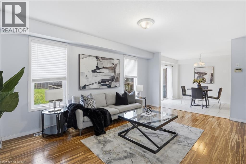 156 Provident Way, Hamilton, ON - Indoor Photo Showing Living Room