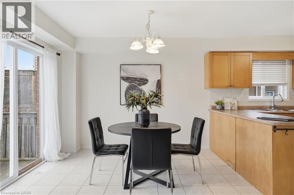 156 Provident Way, Hamilton, ON - Indoor Photo Showing Dining Room