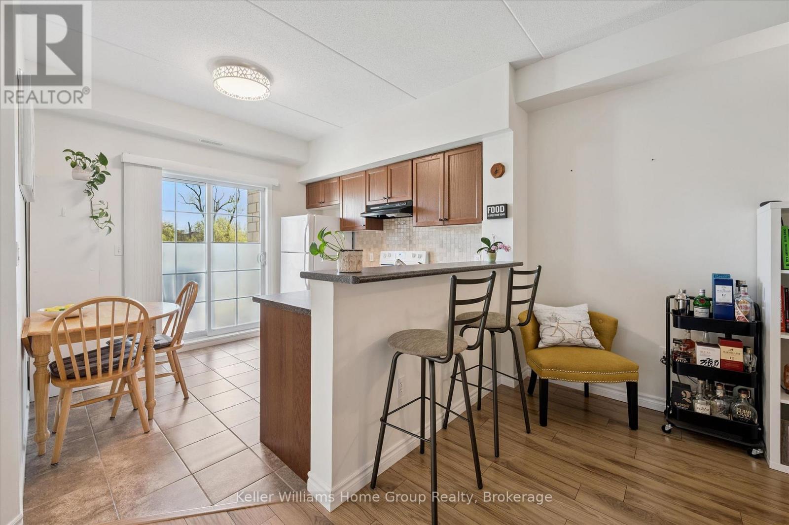 114 - 308 Watson Parkway N, Guelph (Grange Road), ON - Indoor