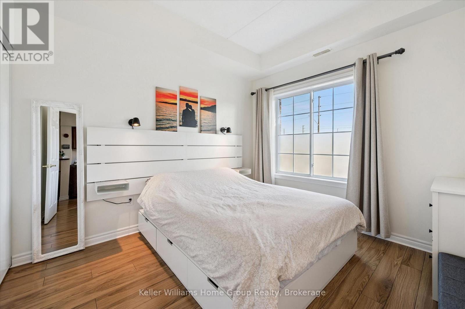 114 - 308 Watson Parkway N, Guelph (Grange Road), ON - Indoor Photo Showing Bedroom