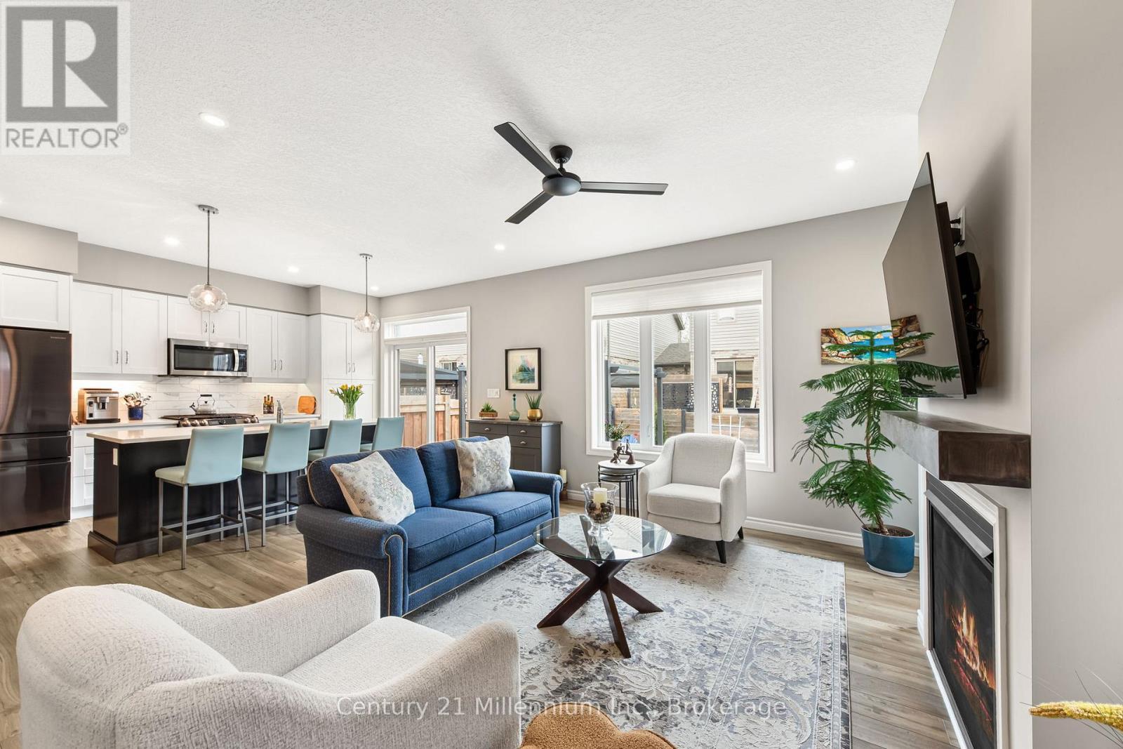 1010 Wright Drive, Midland, ON - Indoor Photo Showing Living Room