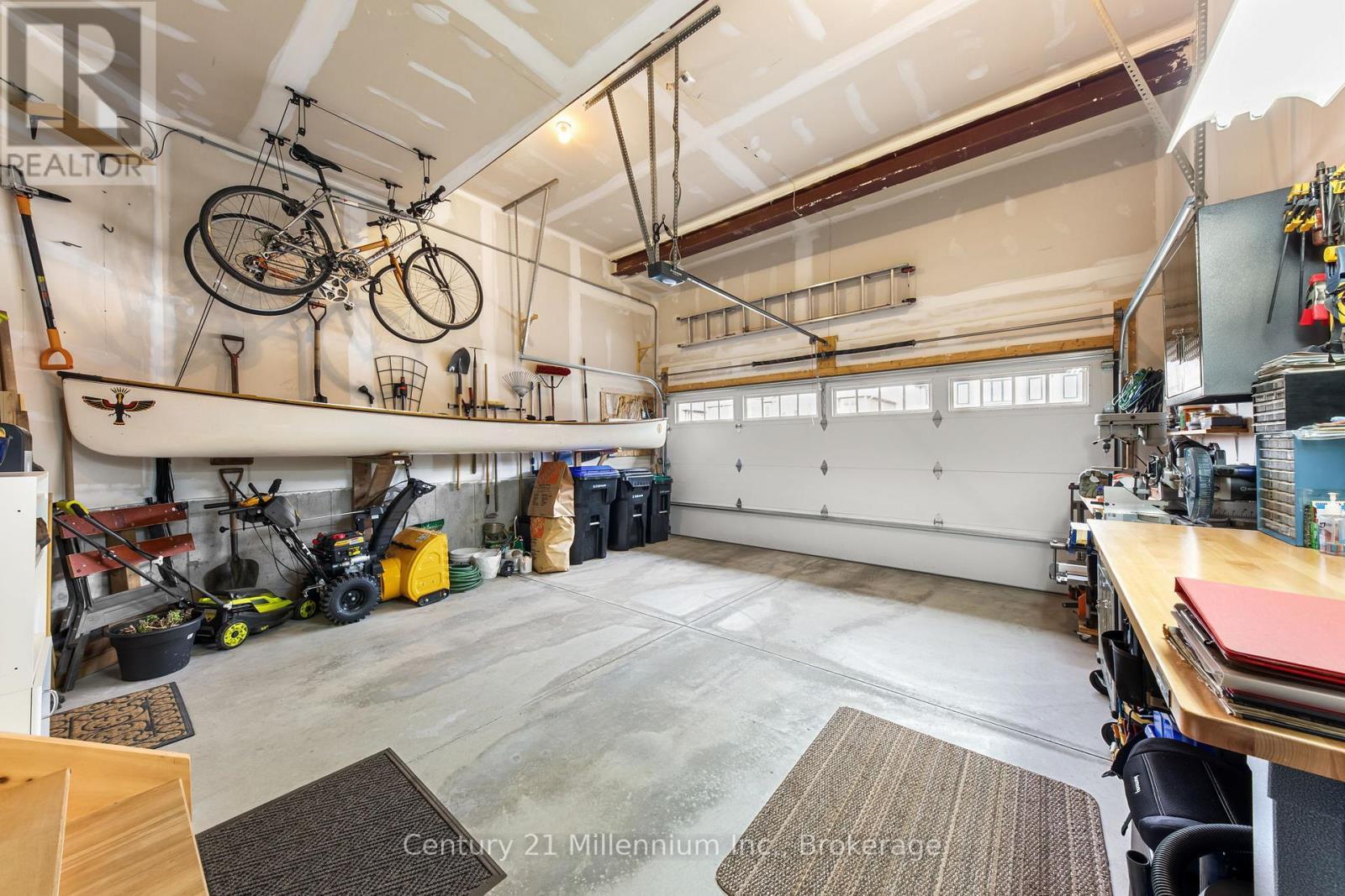 1010 Wright Drive, Midland, ON - Indoor Photo Showing Garage