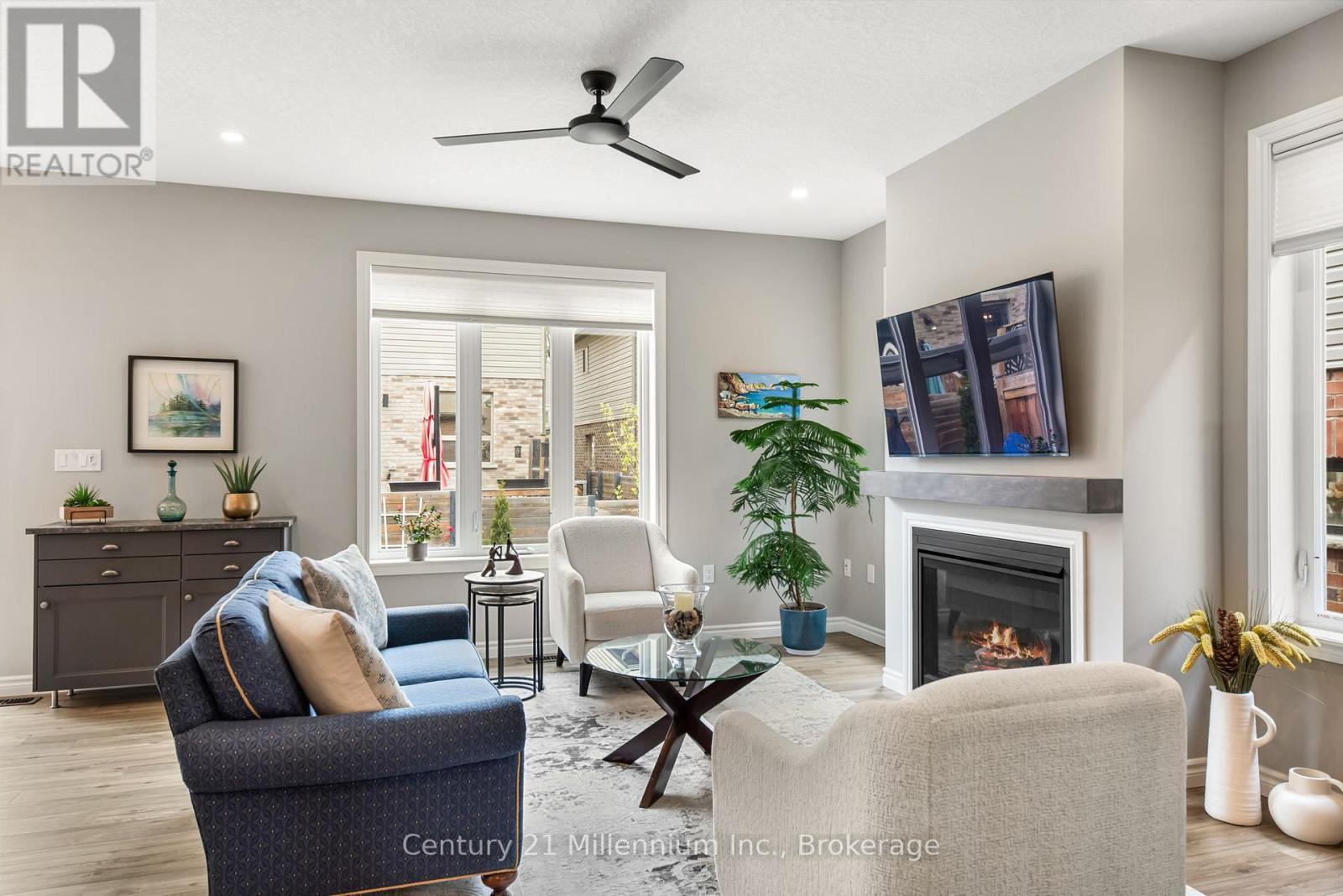 1010 Wright Drive, Midland, ON - Indoor Photo Showing Living Room With Fireplace