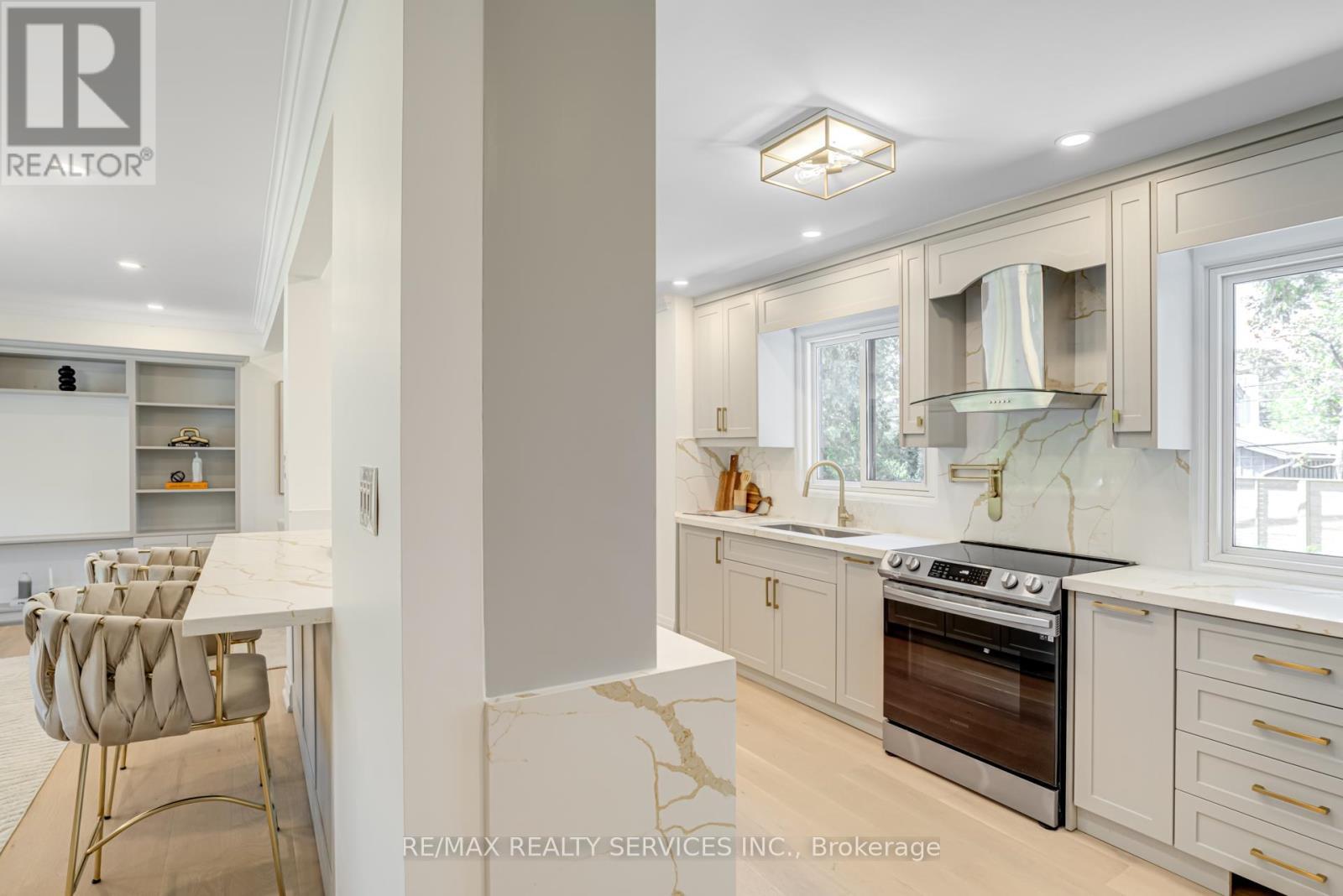5133 Cherryhill Cres, Burlington, ON - Indoor Photo Showing Kitchen