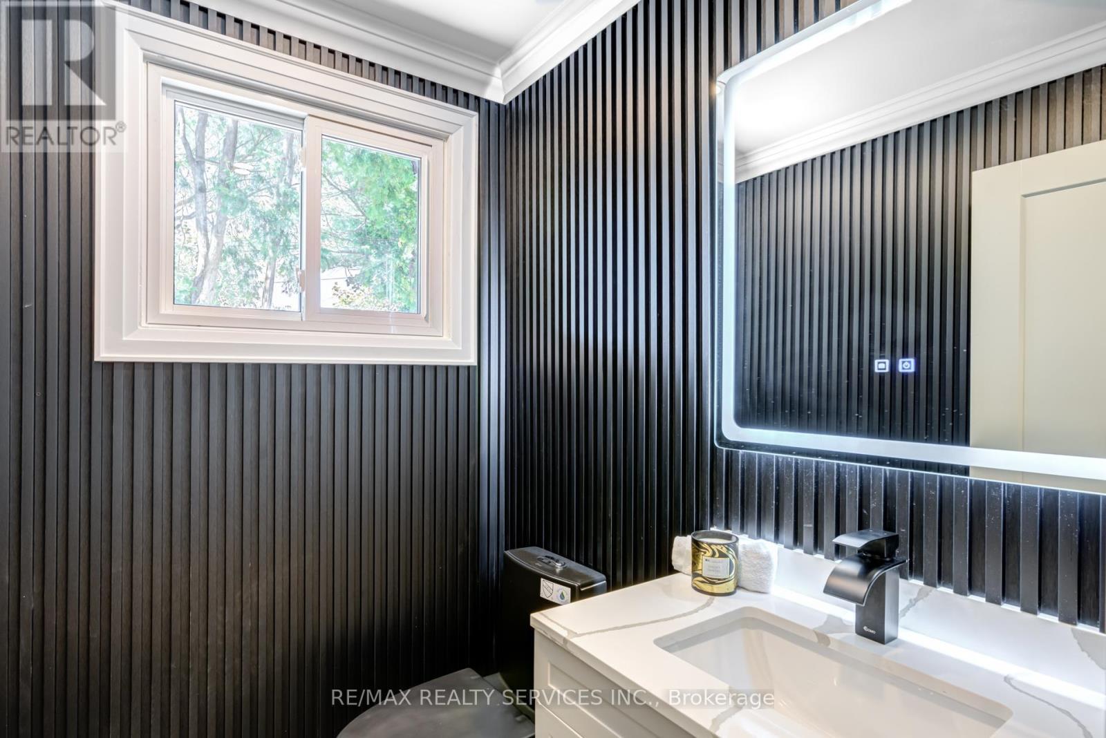 5133 Cherryhill Cres, Burlington, ON - Indoor Photo Showing Bathroom