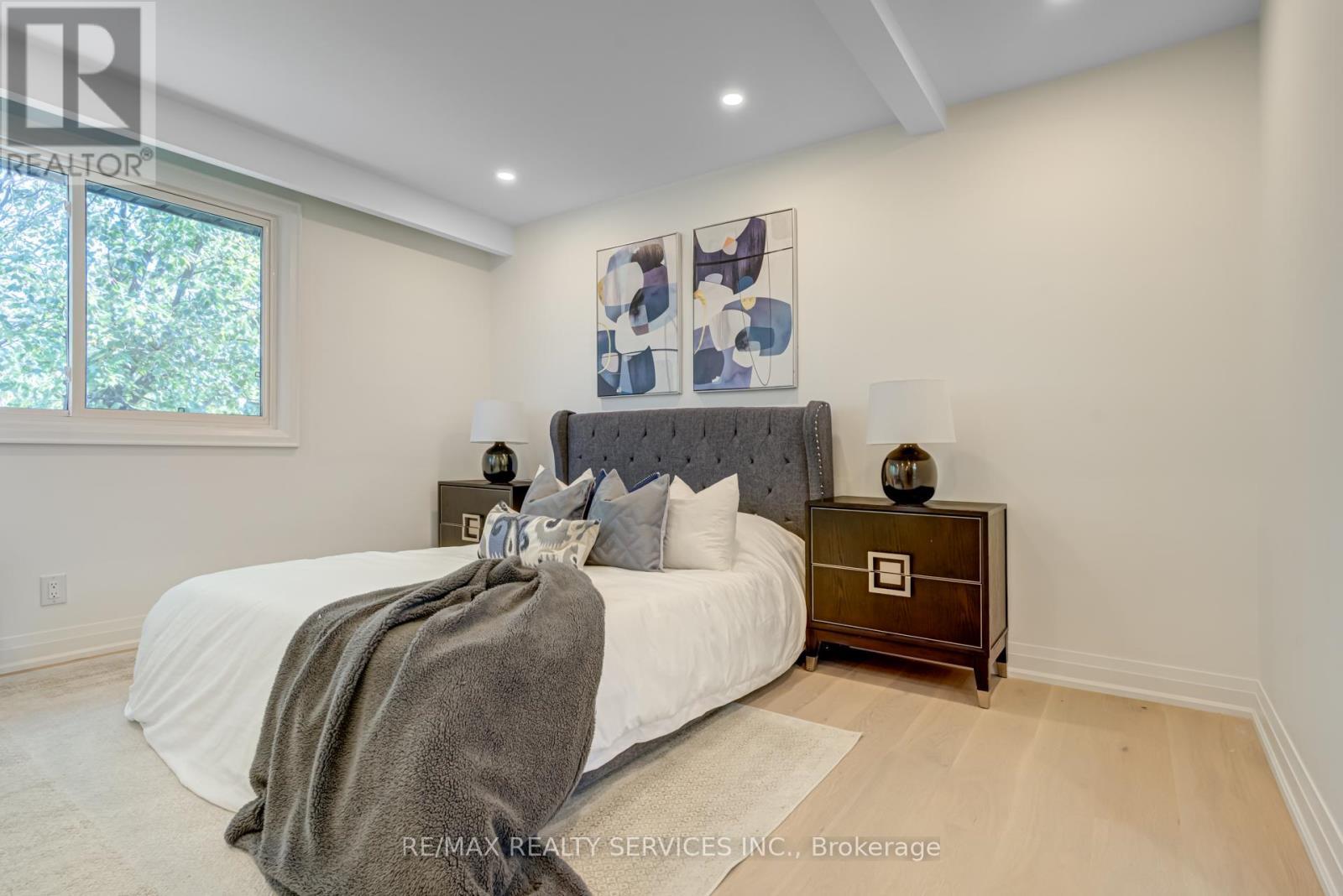 5133 Cherryhill Cres, Burlington, ON - Indoor Photo Showing Bedroom