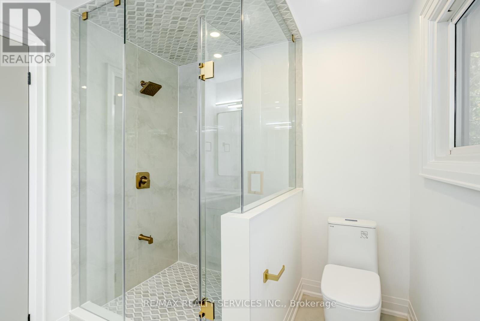 5133 Cherryhill Cres, Burlington, ON - Indoor Photo Showing Bathroom