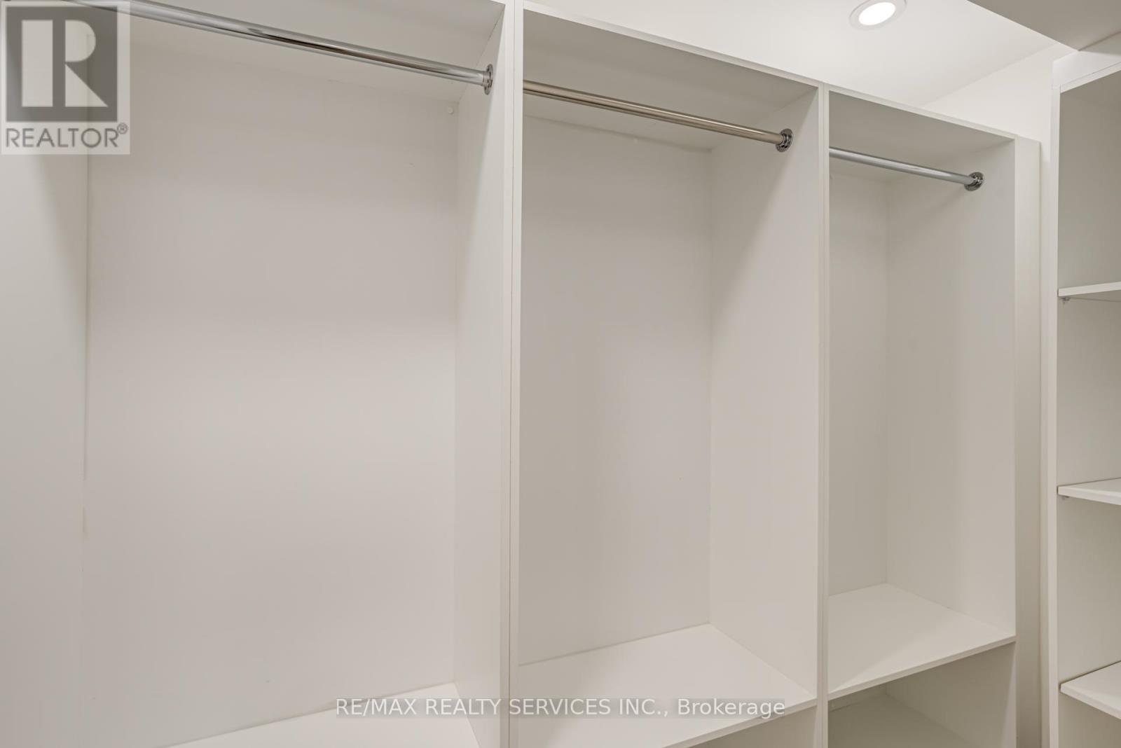 5133 Cherryhill Cres, Burlington, ON - Indoor With Storage