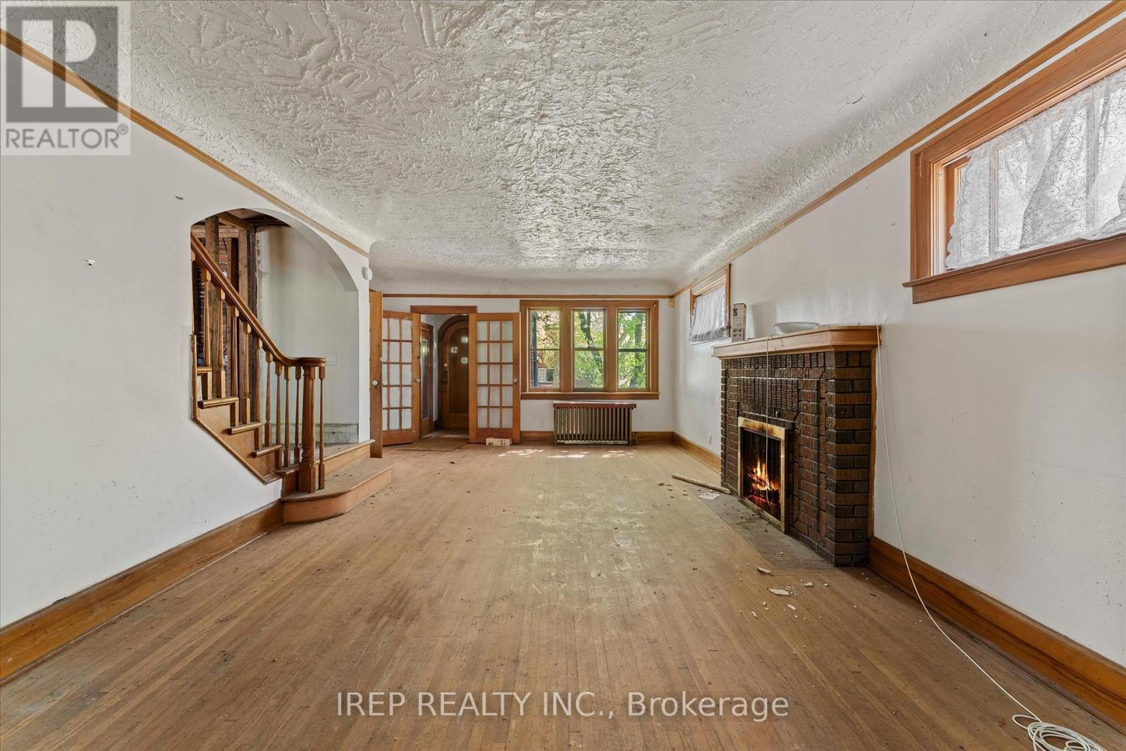 3056 Alexander Avenue, Windsor, ON - Indoor Photo Showing Other Room With Fireplace