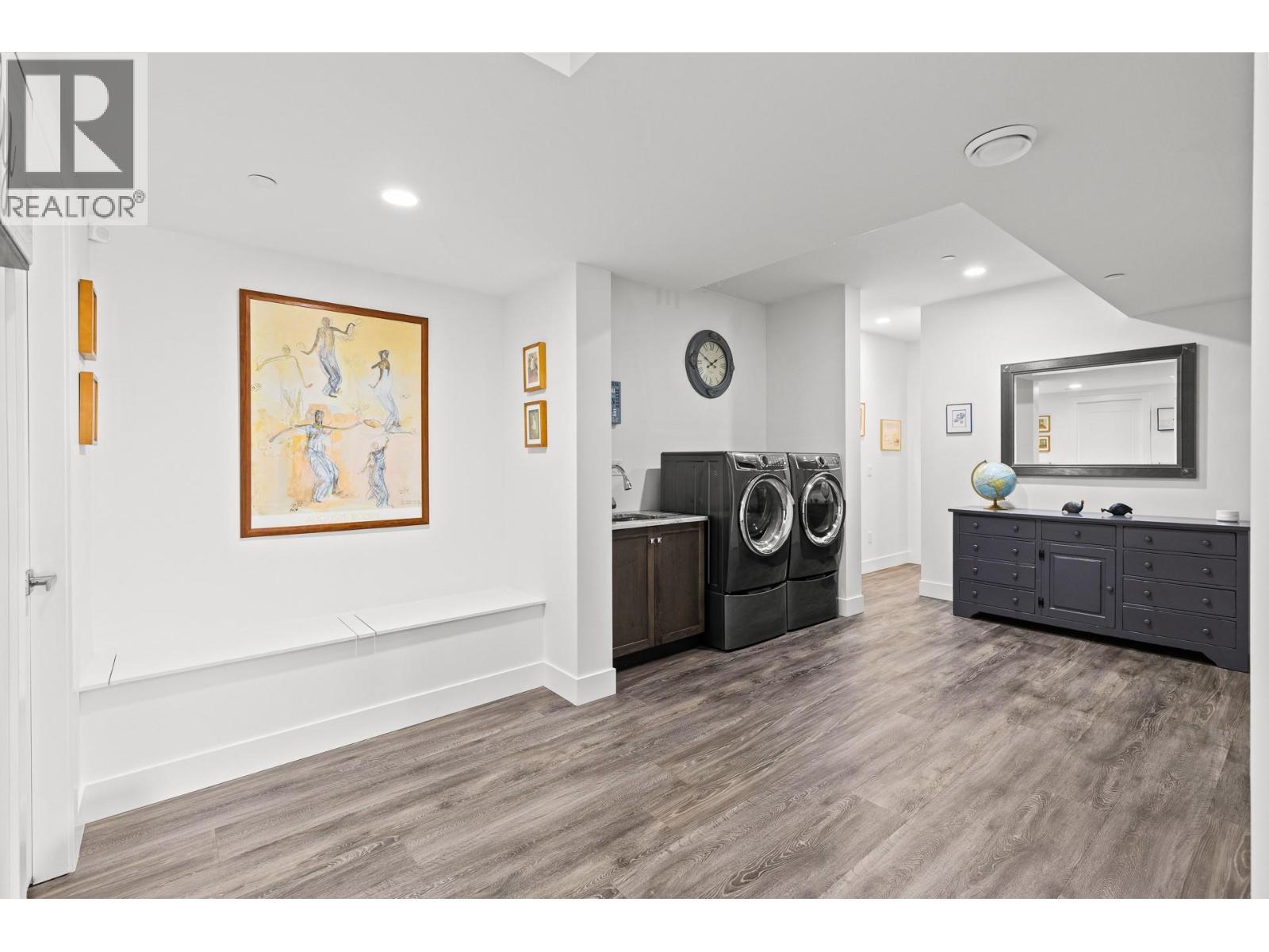 3643 Wild Rose Road, Kelowna, BC - Indoor Photo Showing Laundry Room