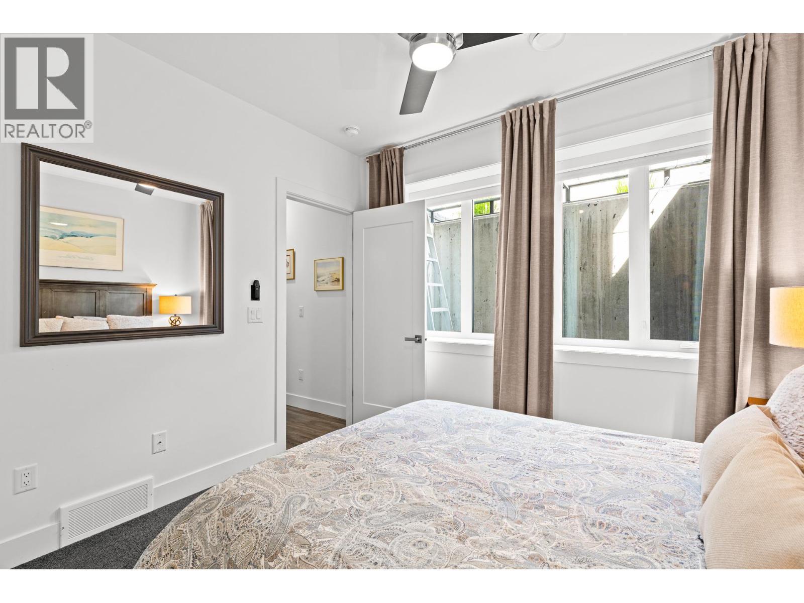 3643 Wild Rose Road, Kelowna, BC - Indoor Photo Showing Bedroom