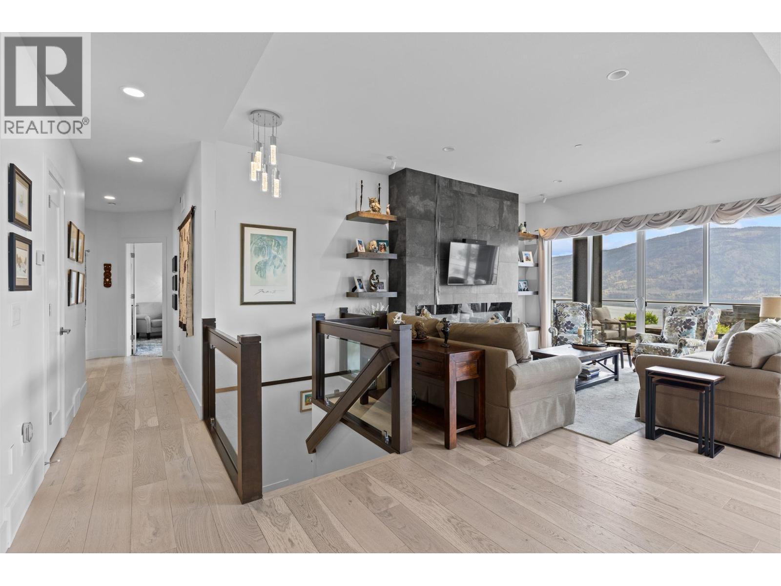 3643 Wild Rose Road, Kelowna, BC - Indoor