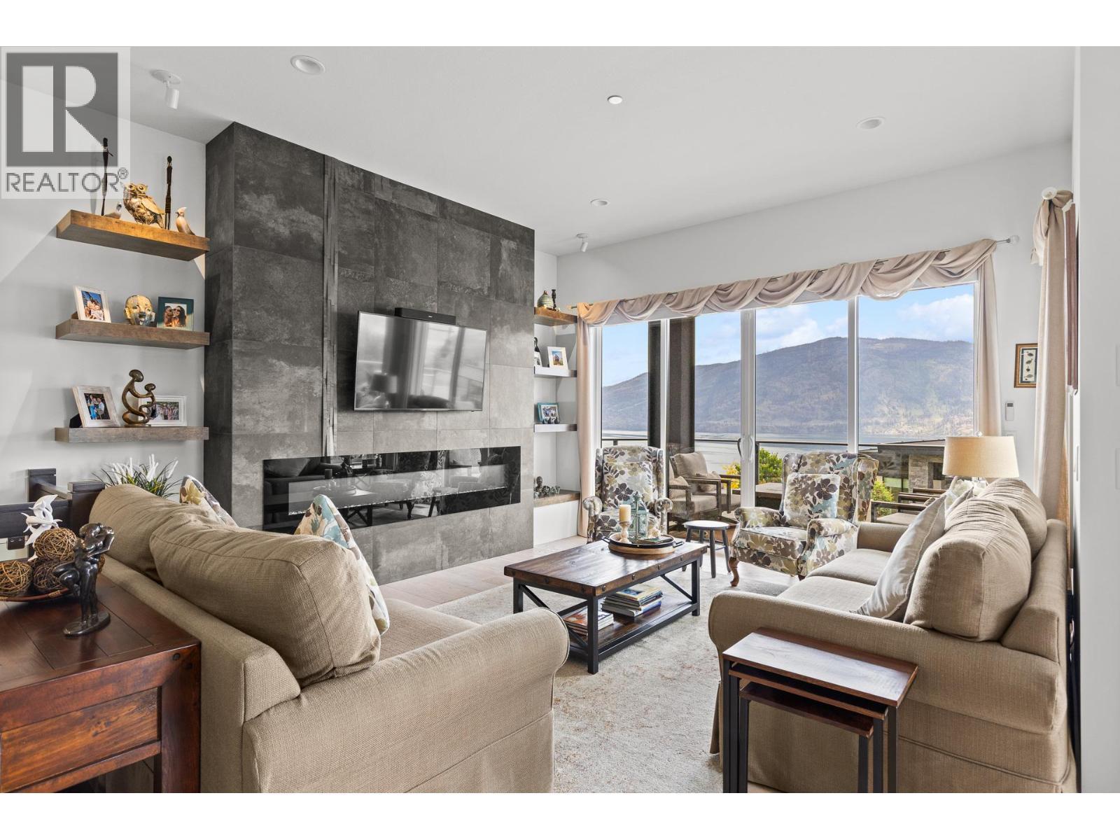 3643 Wild Rose Road, Kelowna, BC - Indoor Photo Showing Living Room With Fireplace